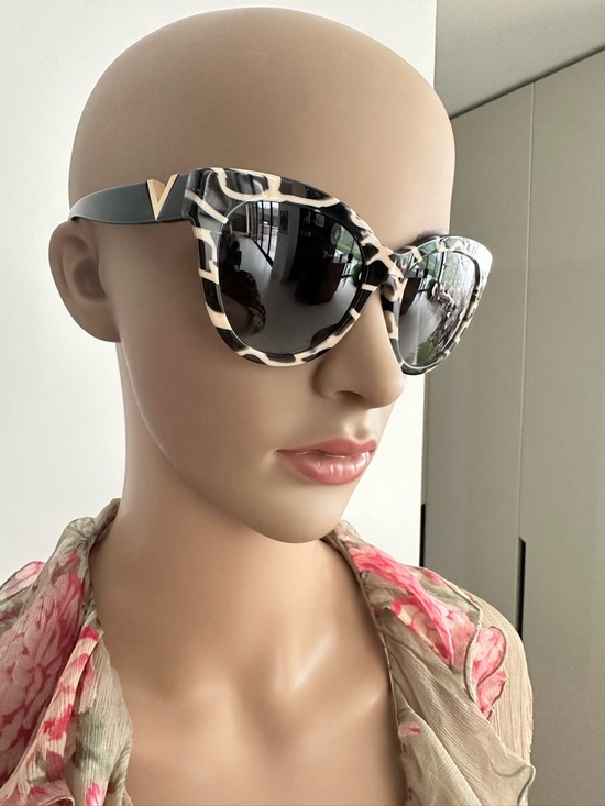 Authentic Valentino VA4089 5149/13 Women Black Cat Eye Sunglasses retail $422 main image 8